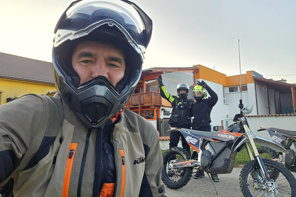 Podporte OKR Moto v procese legalizácie účasti elektrických motocyklov Stark Varg na pretekoch