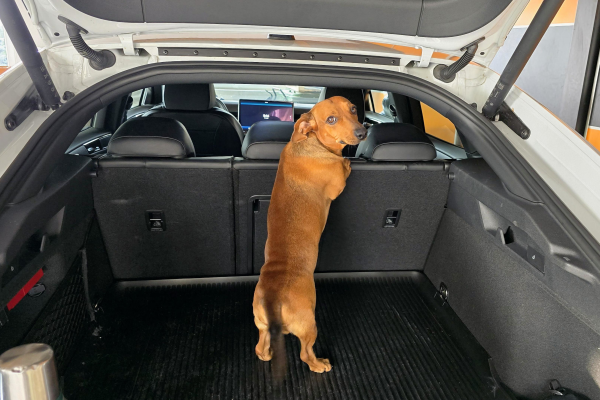 Popy testuje stroje OKR Moto