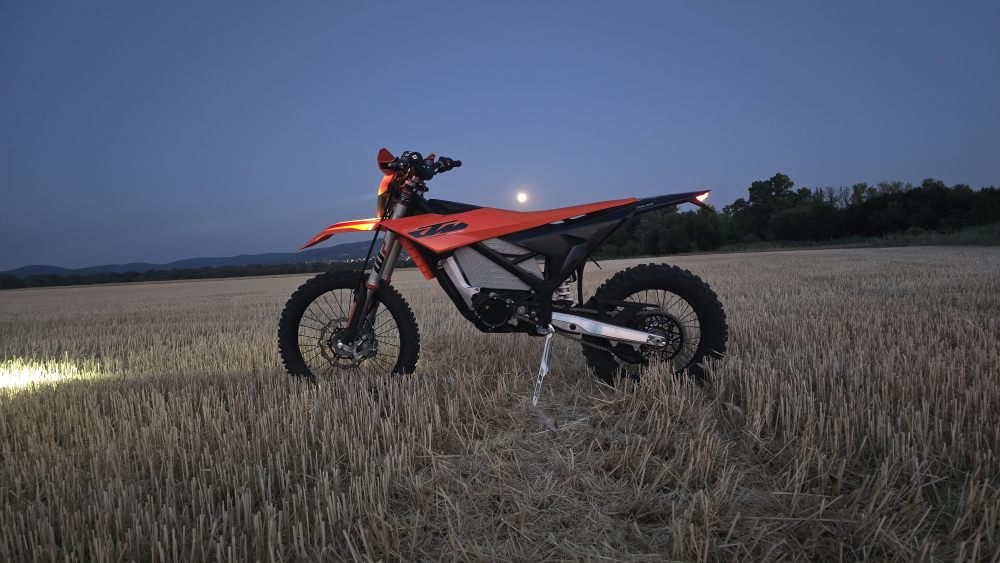 Porovnanie KTM Freeride E  26 HP a Stark Varg EX 80 HP