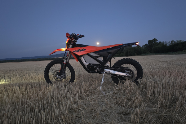 Porovnanie KTM Freeride E  26 HP a Stark Varg EX 80 HP