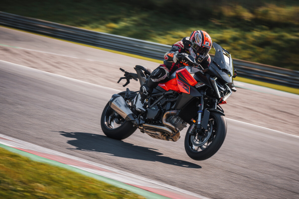 Predstavujeme Vám novinku 2025 KTM 1390 SUPER DUKE GT