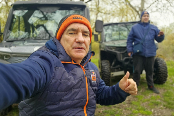 Príbeh OKR Moto je keď sa vášeň stretne s miliónmi čitateľov