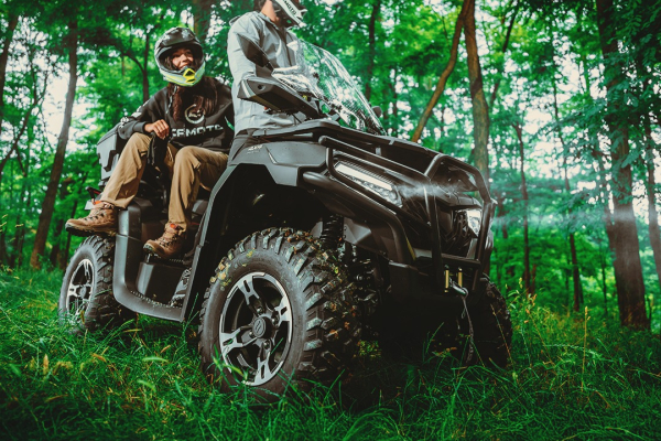 Stačí správna spoločnosť, trocha blata a Overland.