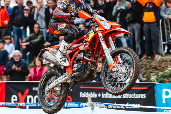 Štýlový štart KTM do nového ročníka 2025 na EnduroGP Španielska!
