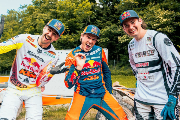 SÚBOJ NA TRATI z motocyklami KTM