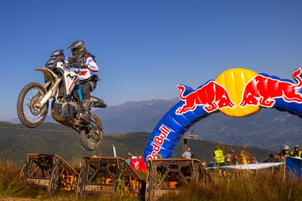 Trojitý triumf CFMOTO v Karpatoch