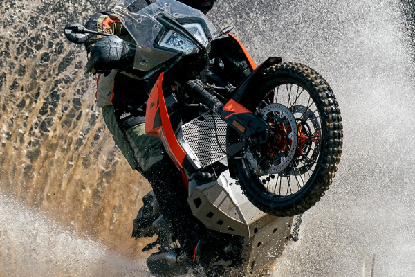 V čom sú motocykle KTM 890 Adventure lepšie , ako konkurencia časť druhá ?