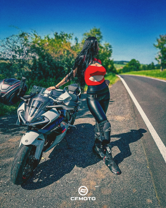 Zaži adrenalín s novinkou 2025 CFMOTO 675SR-R