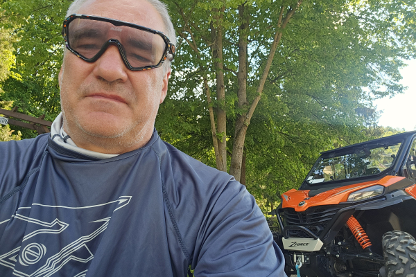 Zaži super adrenalínové dobrodružstvo s Richim z OKR Moto