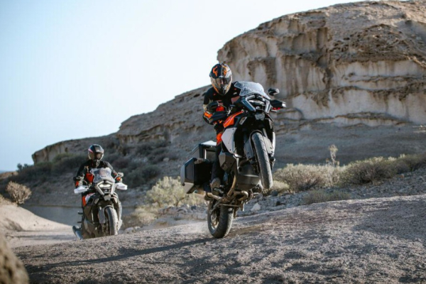 Zdá sa vám vaša nová KTM 1390 Super Adventure S EVO lenivá na plyn?