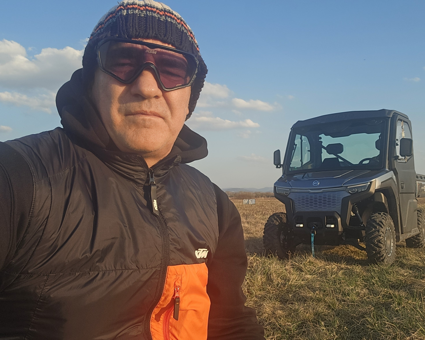 ZÚRIVÝ DEDO A FACEBOOK