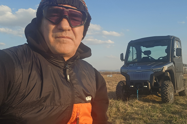 ZÚRIVÝ DEDO A FACEBOOK